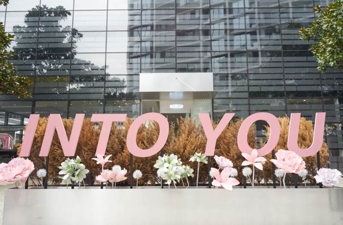 INTO YOUy־溵tȦD(zhun)(gu)؛ʊyL(fng)